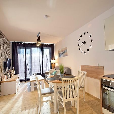 Apartament Oliwka Z Prywatnym Miejscem Postojowym Колобжег Экстерьер фото
